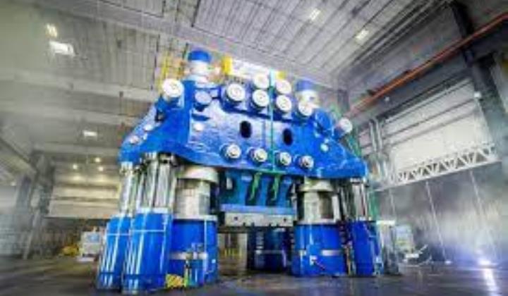 بزرگترین دستگاه چکش کاری فلزات در جهان